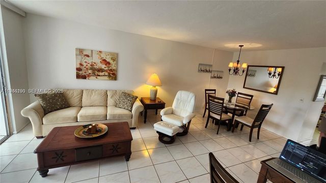 2821 Somerset Dr 400, Lauderdale Lakes, FL 33311