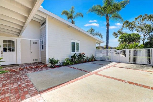 1112 Westcliff Drive, Newport Beach, CA 92660