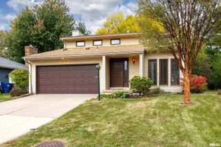 4730 APPLE VALLEY Drive, Bettendorf, IA 52722