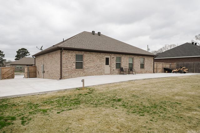 606 Macy Ln, Beebe, AR 72012
