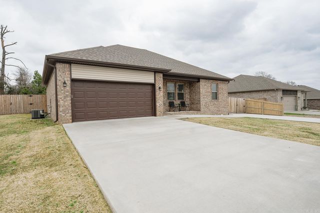 606 Macy Ln, Beebe, AR 72012