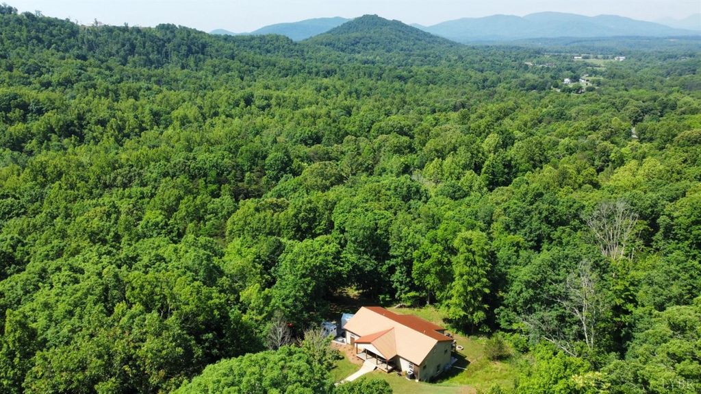 700 Cloudcroft Drive, Monroe, VA 24574