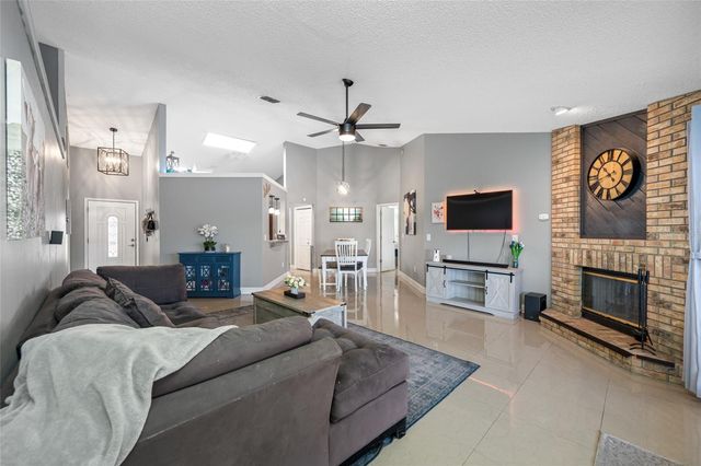 8713 IMPERIAL COURT, Tampa, FL 33635