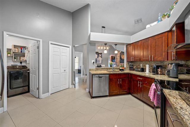 8713 IMPERIAL COURT, Tampa, FL 33635