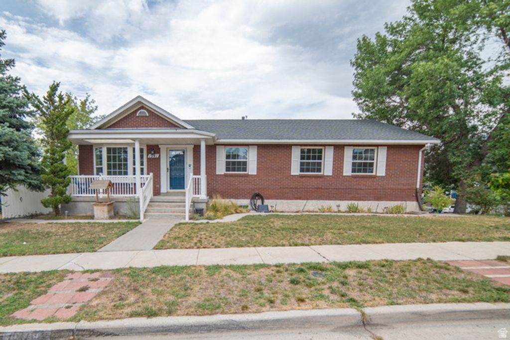 1941 E GUNTHER DR, Cottonwood Heights, UT 84121