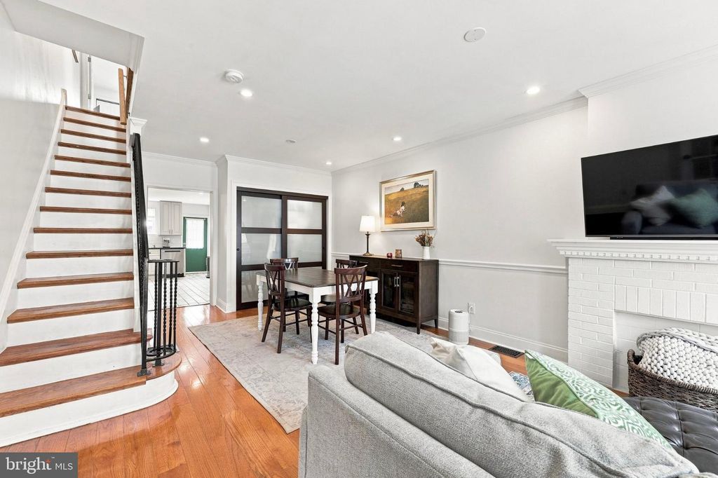 913 DALY ST, PHILADELPHIA, PA 19148 — photo 2