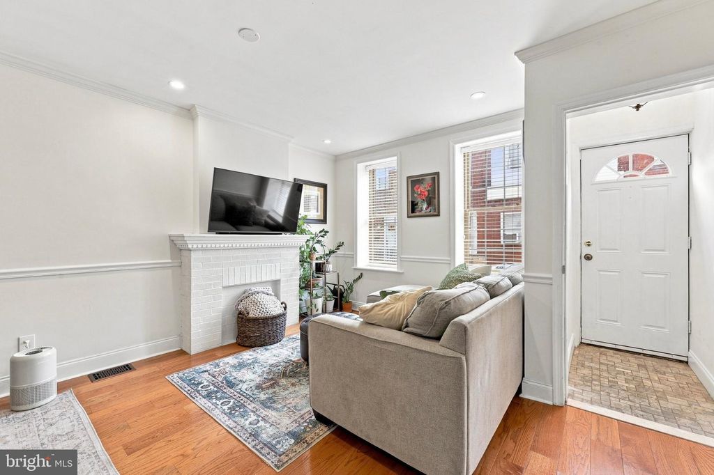 913 DALY ST, PHILADELPHIA, PA 19148 — photo 4