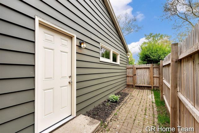2336 Elliott Street, Grand Rapids, MI 49506
