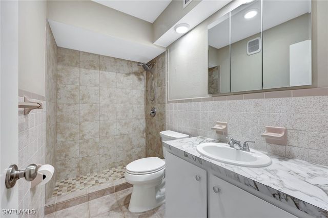 547 103rd AVE N, Naples, FL 34108