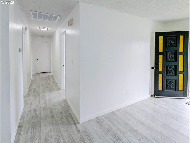 1612 Nw WANELL St, Roseburg, OR 97471