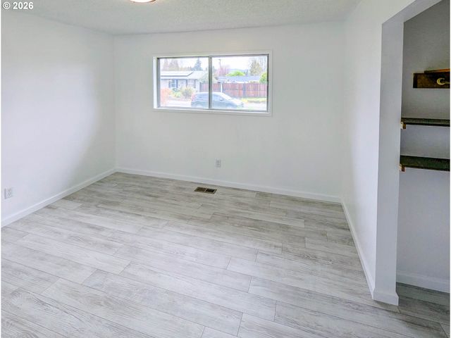 1612 Nw WANELL St, Roseburg, OR 97471