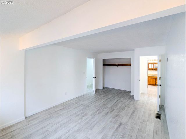 1612 Nw WANELL St, Roseburg, OR 97471