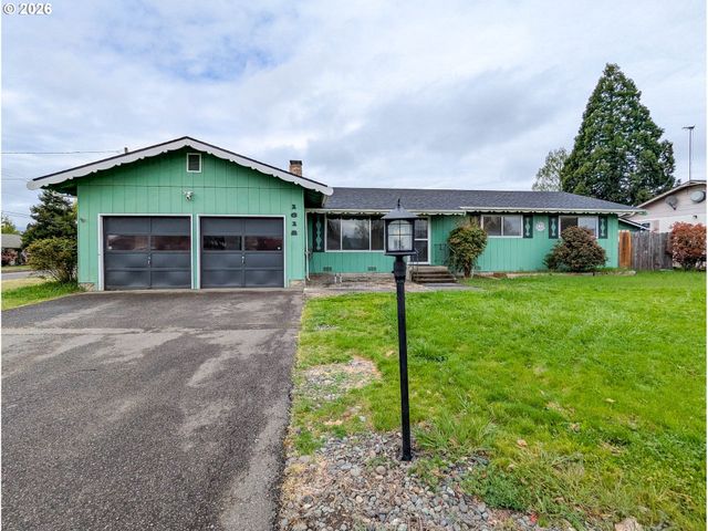 1612 Nw WANELL St, Roseburg, OR 97471