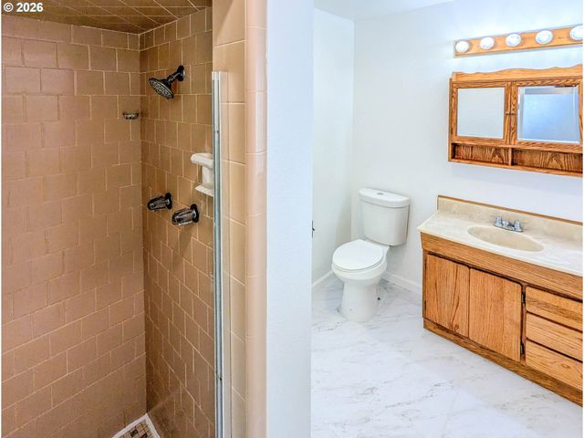 1612 Nw WANELL St, Roseburg, OR 97471