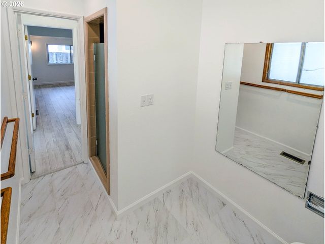 1612 Nw WANELL St, Roseburg, OR 97471