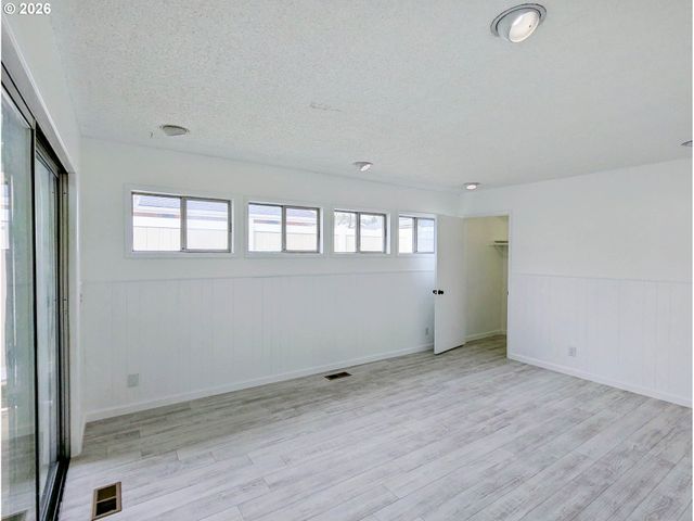 1612 Nw WANELL St, Roseburg, OR 97471