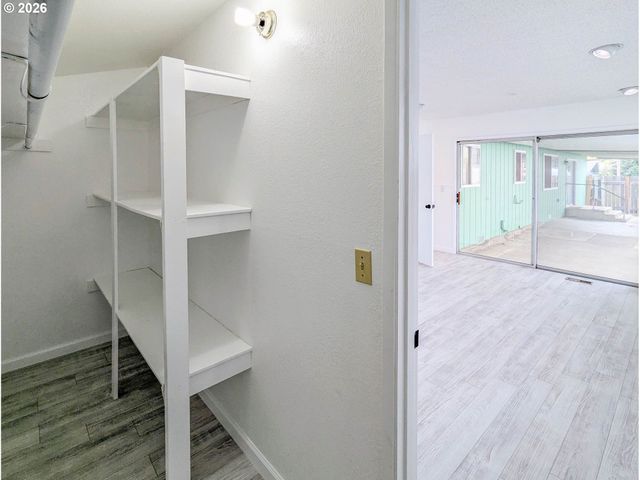 1612 Nw WANELL St, Roseburg, OR 97471