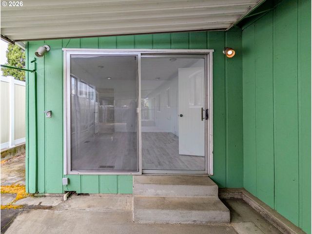 1612 Nw WANELL St, Roseburg, OR 97471