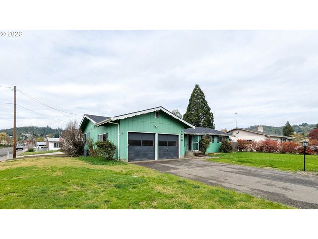 1612 Nw WANELL St, Roseburg, OR 97471