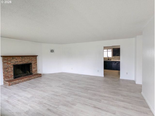 1612 Nw WANELL St, Roseburg, OR 97471