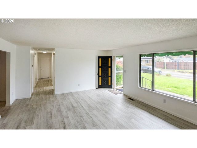 1612 Nw WANELL St, Roseburg, OR 97471