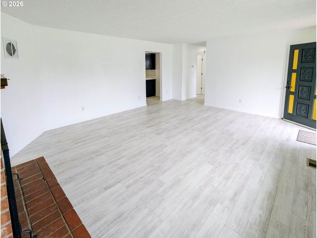 1612 Nw WANELL St, Roseburg, OR 97471