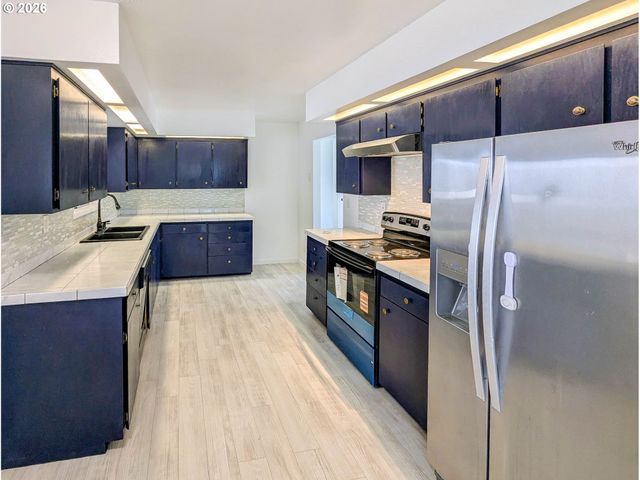 1612 Nw WANELL St, Roseburg, OR 97471