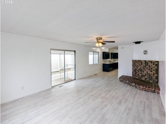 1612 Nw WANELL St, Roseburg, OR 97471