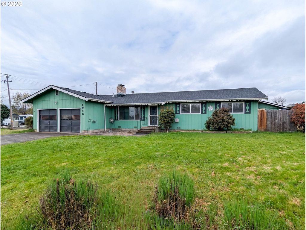 1612 Nw WANELL St, Roseburg, OR 97471