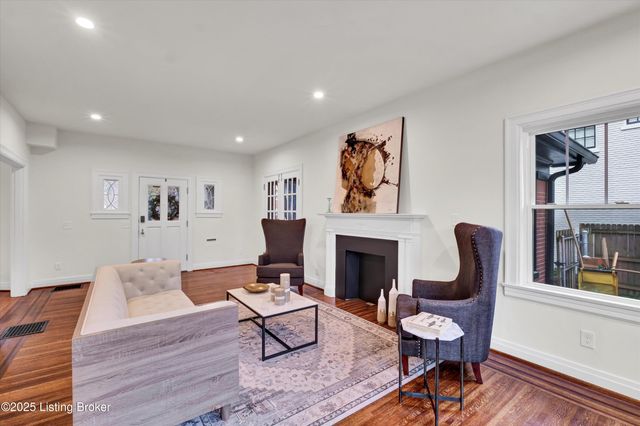 2436 Broadmeade Rd, Louisville, KY 40205