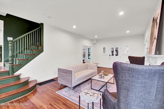 2436 Broadmeade Rd, Louisville, KY 40205