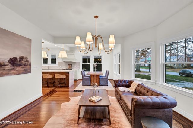 2436 Broadmeade Rd, Louisville, KY 40205