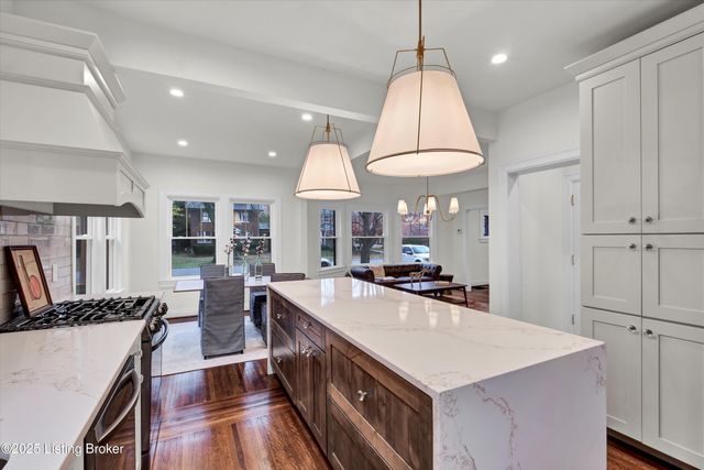 2436 Broadmeade Rd, Louisville, KY 40205