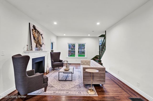 2436 Broadmeade Rd, Louisville, KY 40205