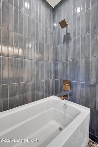 2436 Broadmeade Rd, Louisville, KY 40205