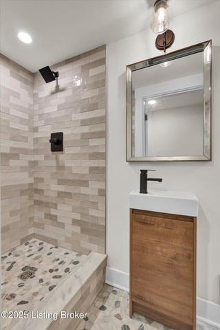 2436 Broadmeade Rd, Louisville, KY 40205