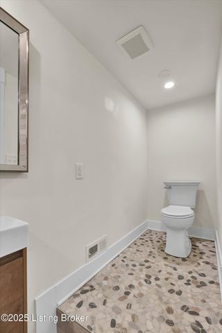 2436 Broadmeade Rd, Louisville, KY 40205