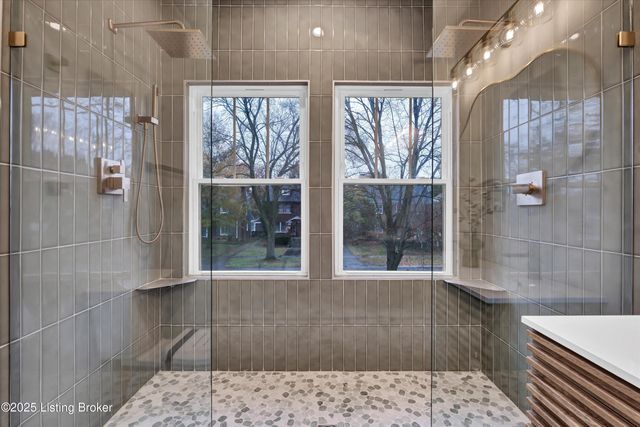 2436 Broadmeade Rd, Louisville, KY 40205