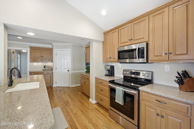 1205 Holsworth Ln, Louisville, KY 40222