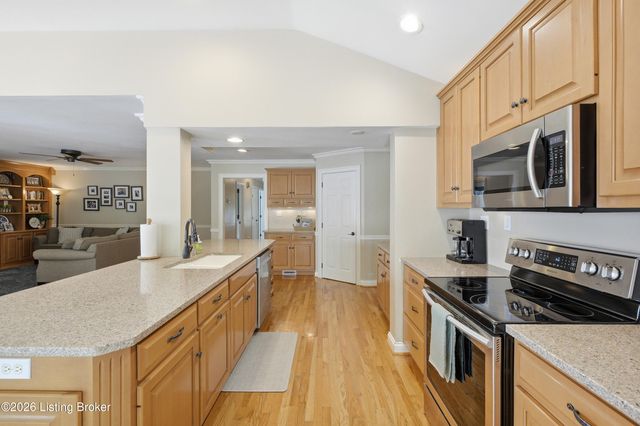 1205 Holsworth Ln, Louisville, KY 40222