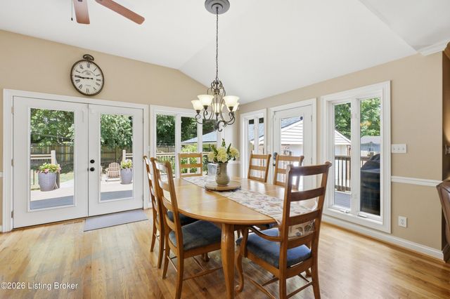 1205 Holsworth Ln, Louisville, KY 40222