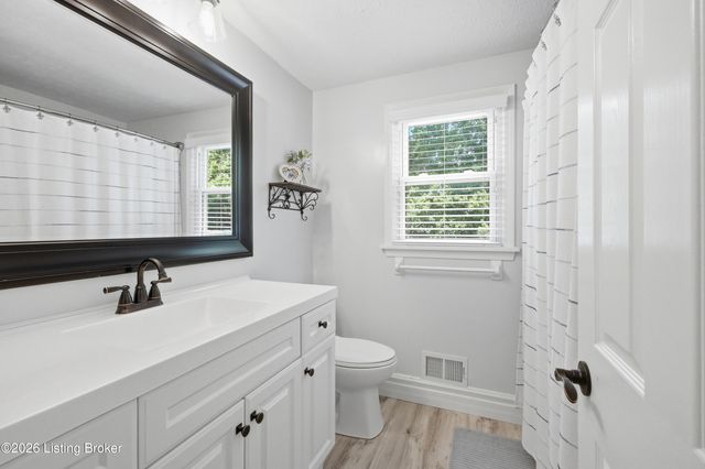 1205 Holsworth Ln, Louisville, KY 40222
