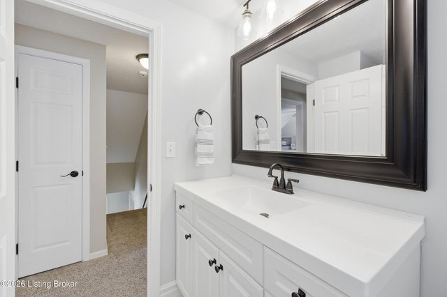 1205 Holsworth Ln, Louisville, KY 40222
