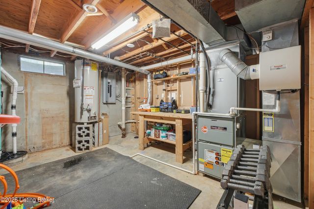 1205 Holsworth Ln, Louisville, KY 40222