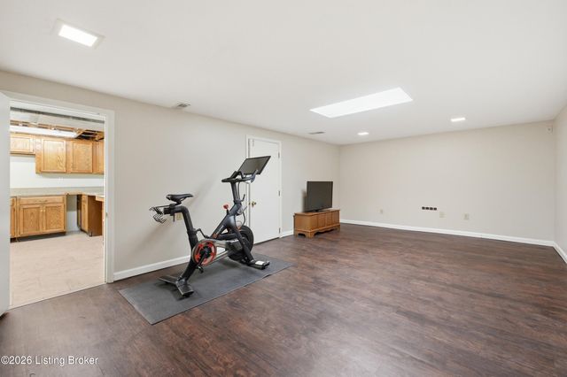1205 Holsworth Ln, Louisville, KY 40222