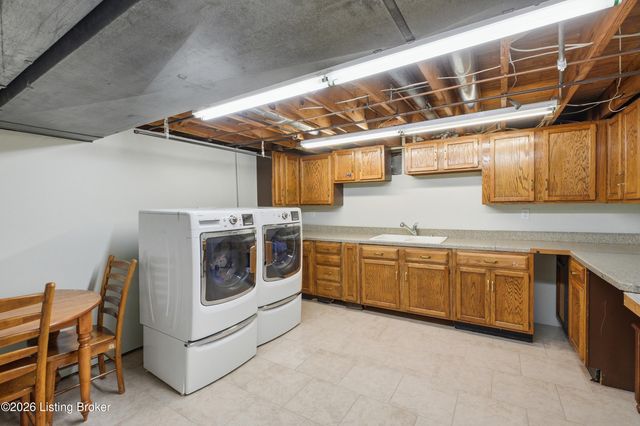 1205 Holsworth Ln, Louisville, KY 40222