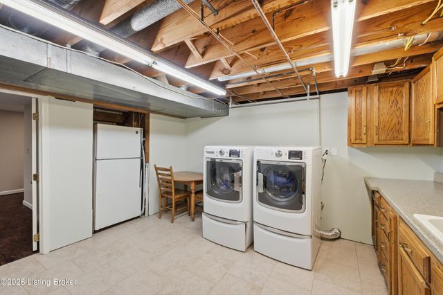 1205 Holsworth Ln, Louisville, KY 40222