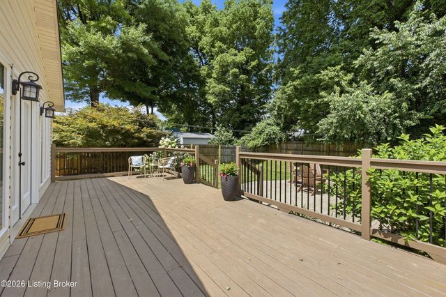 1205 Holsworth Ln, Louisville, KY 40222
