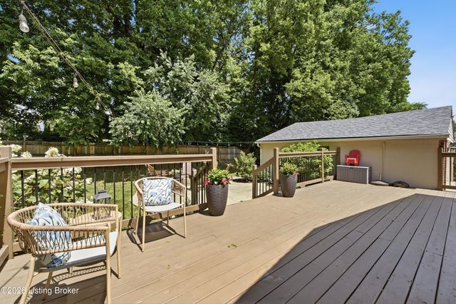 1205 Holsworth Ln, Louisville, KY 40222