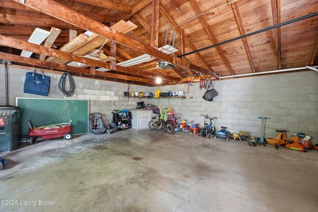 1205 Holsworth Ln, Louisville, KY 40222